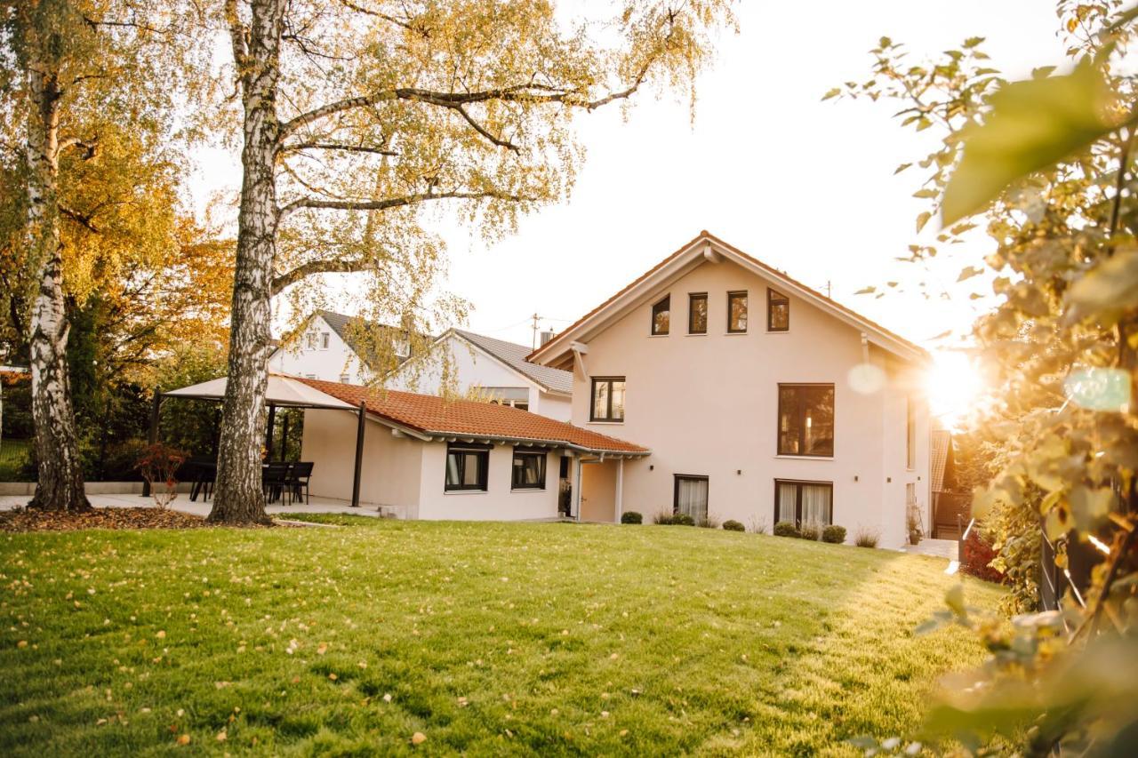 BlumenRaum - Ferienwohnung In Карлсруе Екстер'єр фото